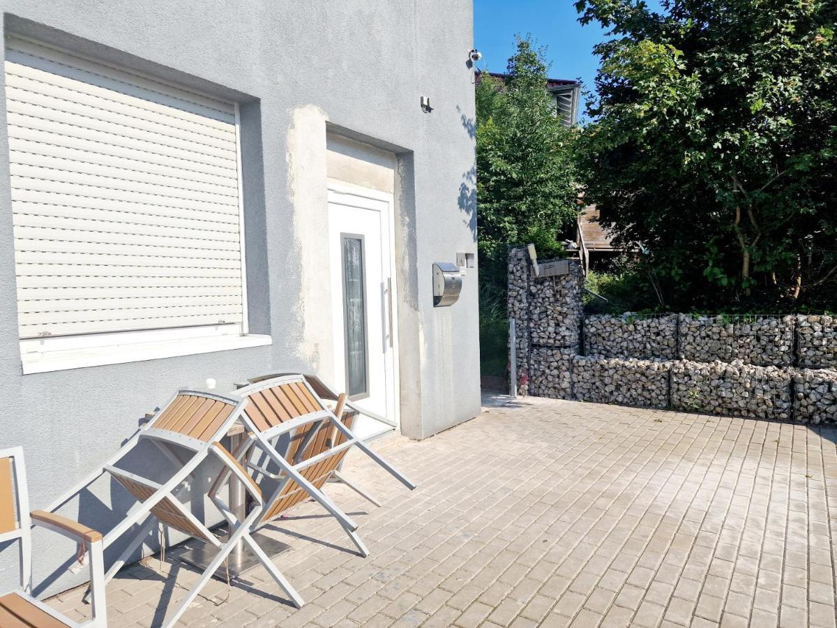 Gruppenfreundliches Apartment Herzogenaurach Exterior photo